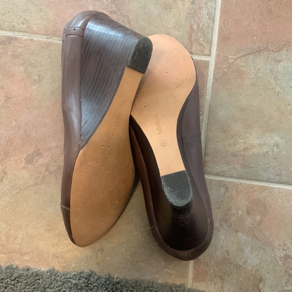 Kelly & Katie Wedge - Picture 3 of 3